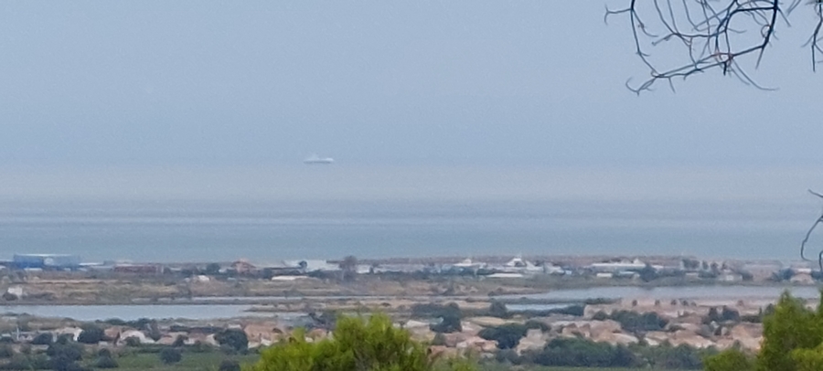 Illusion d'optique - Bateau sur un nuage