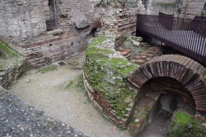 Vestiges des thermes d'Arles